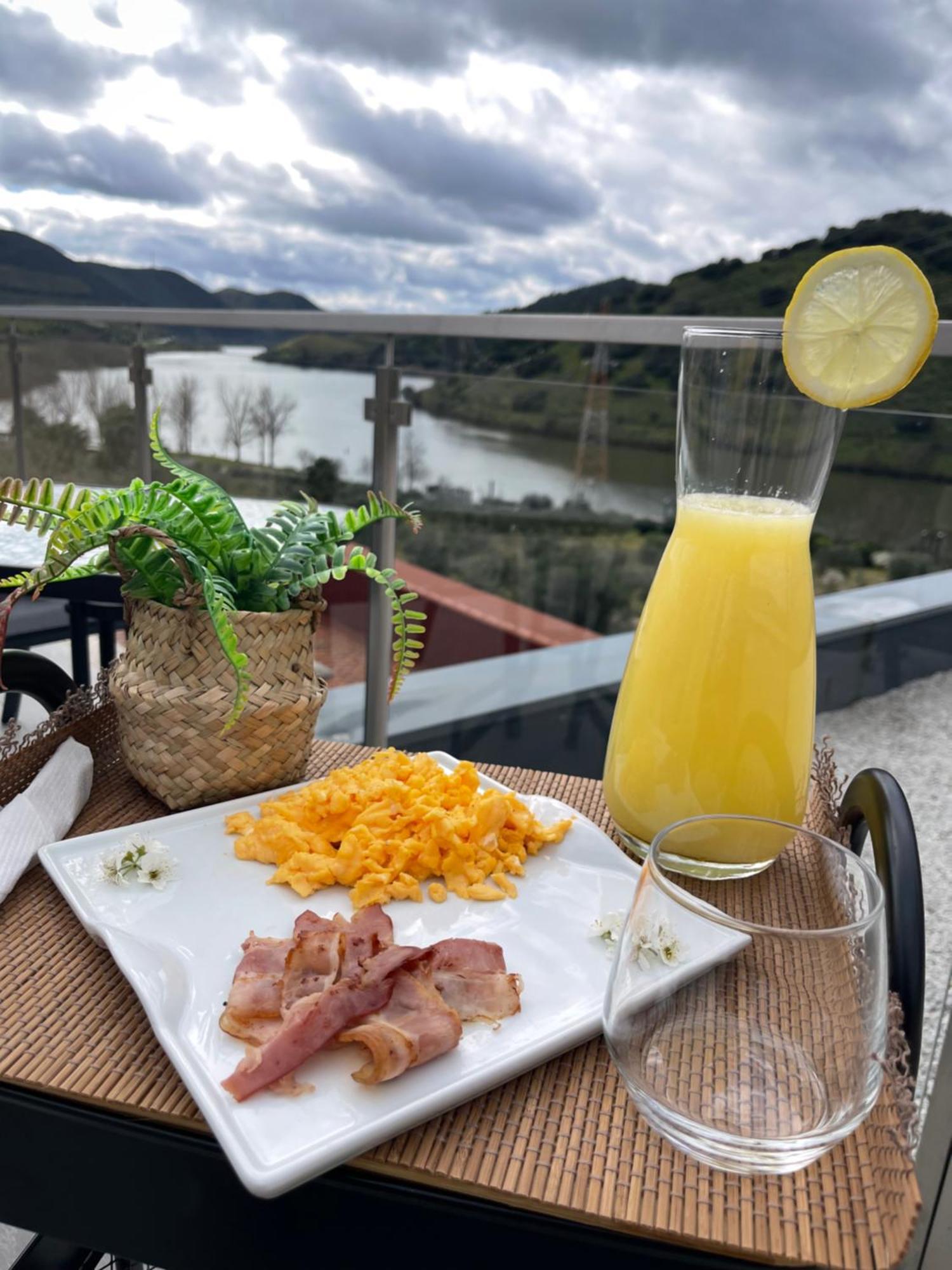 トーレ・デ・モンコルヴォ Douro Visit Houseヴィラ エクステリア 写真