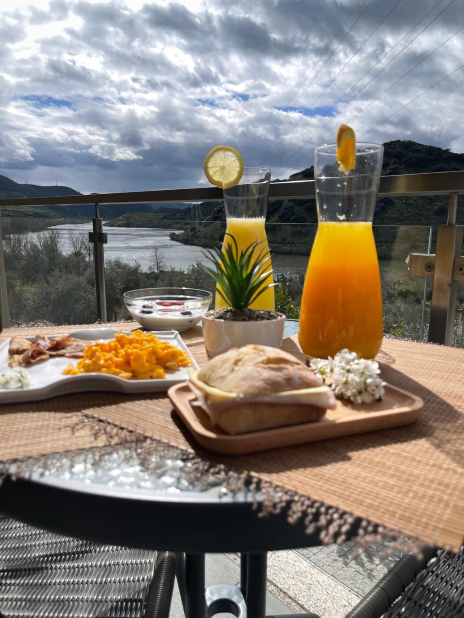トーレ・デ・モンコルヴォ Douro Visit Houseヴィラ エクステリア 写真