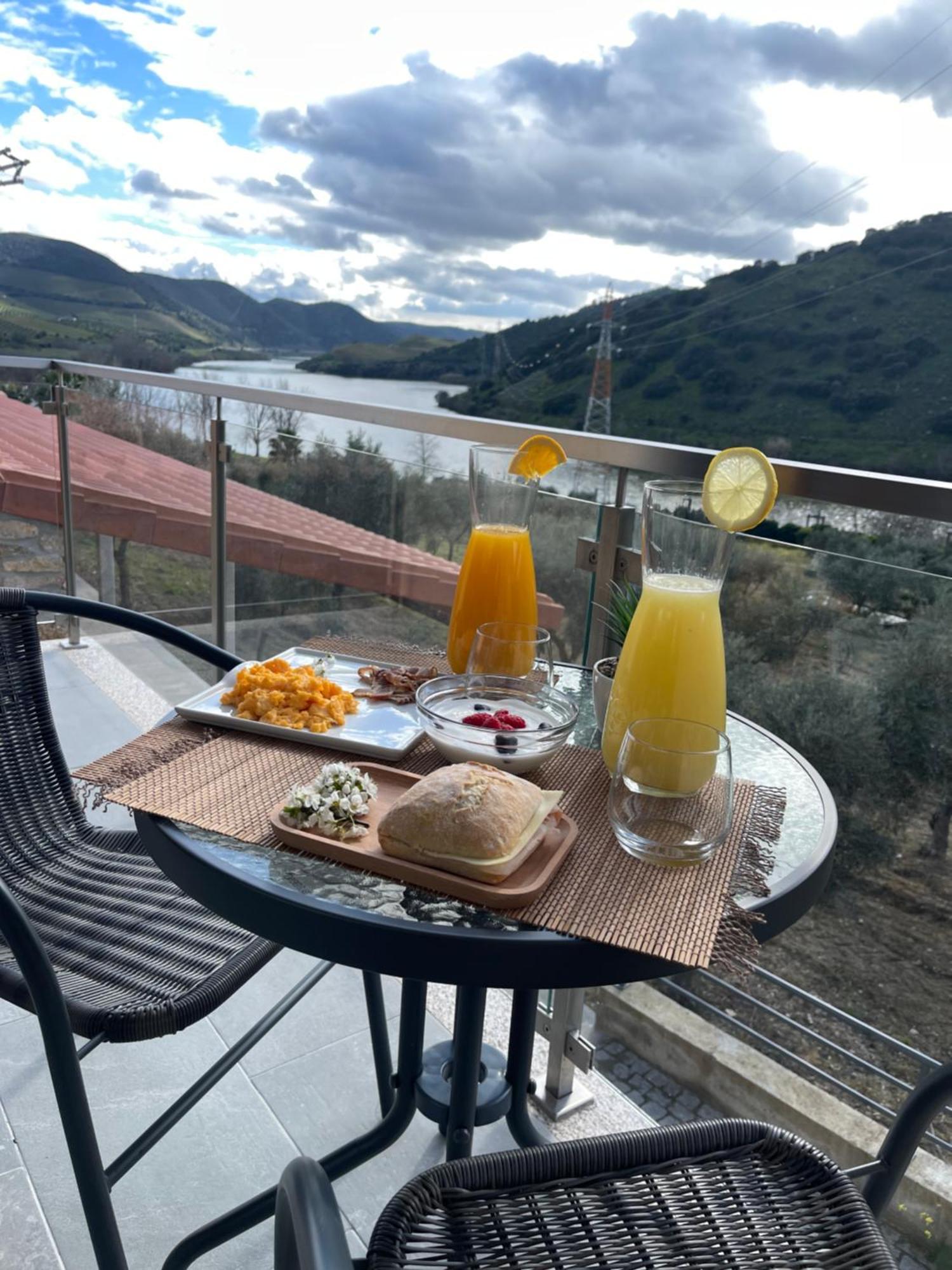 トーレ・デ・モンコルヴォ Douro Visit Houseヴィラ エクステリア 写真